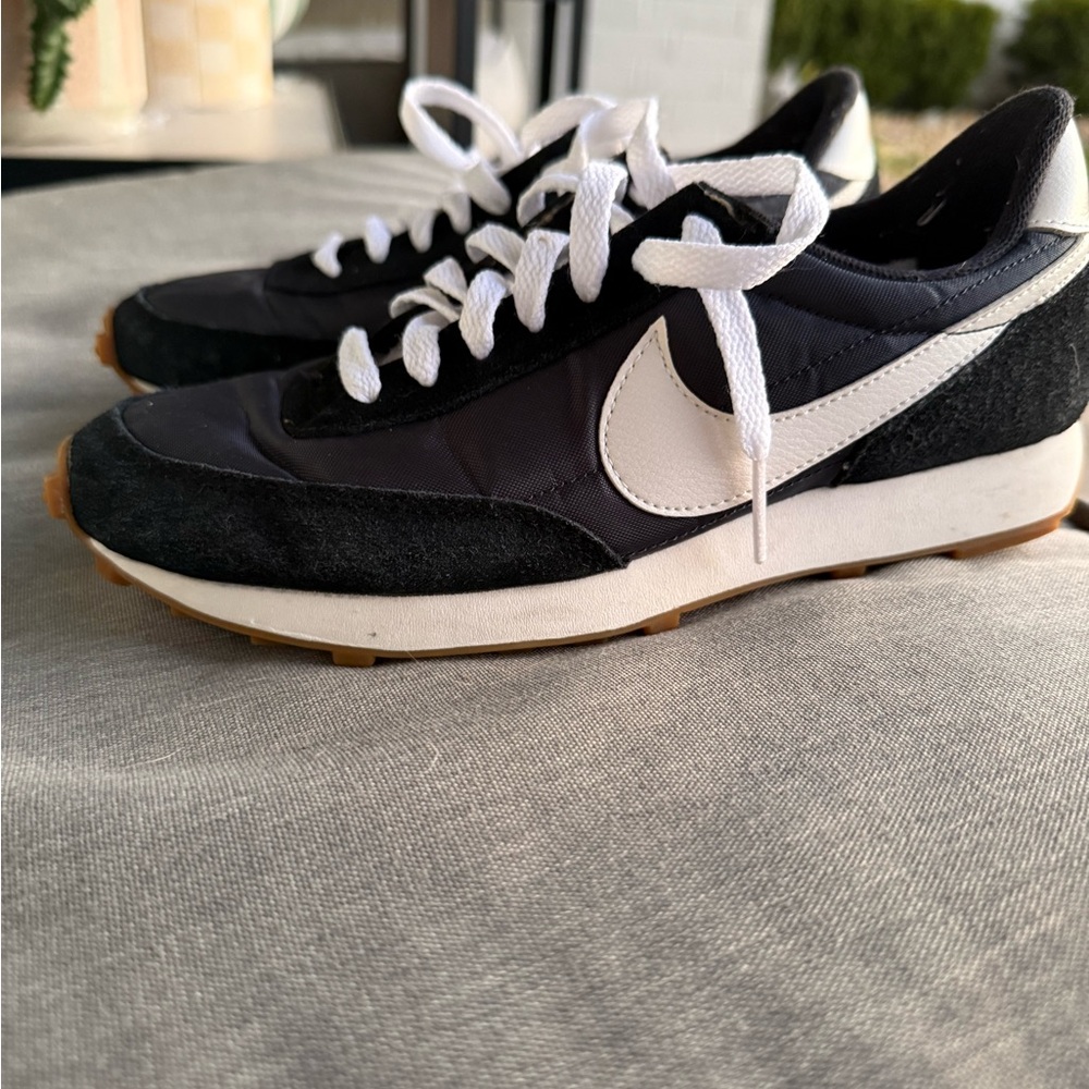 Nike Black and White Women's Daybreak tennis Sneakers